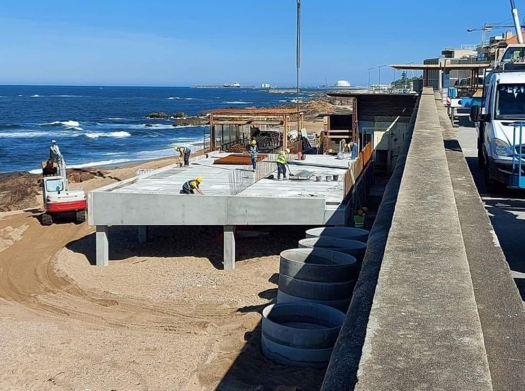 Praia do Ourigo - Construção em Betão